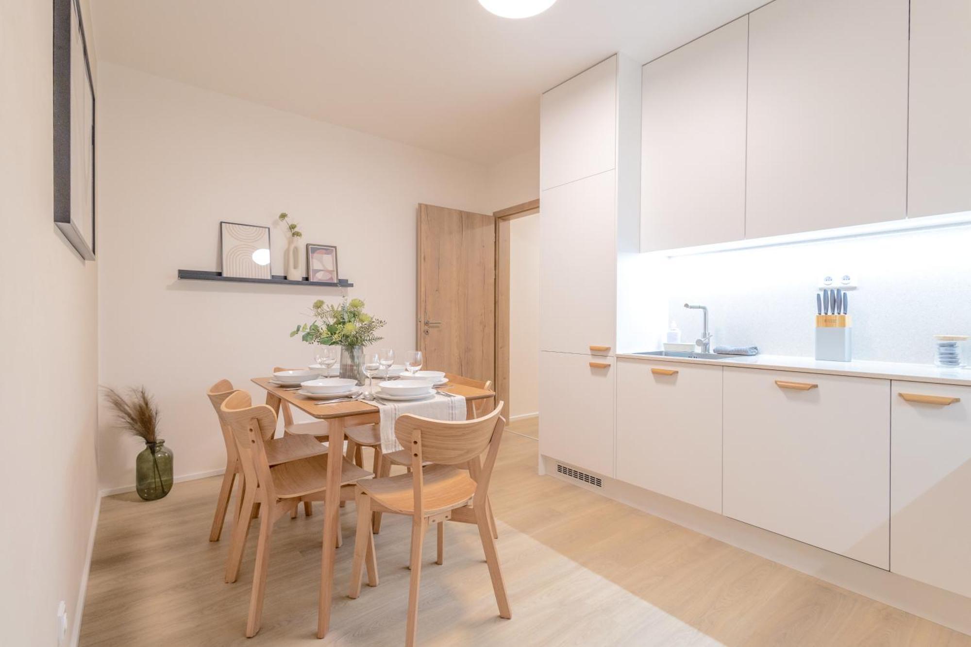 Bright 2br - 8th Floor, Balcony, Free Parking - By Gravity Apartmán Prague