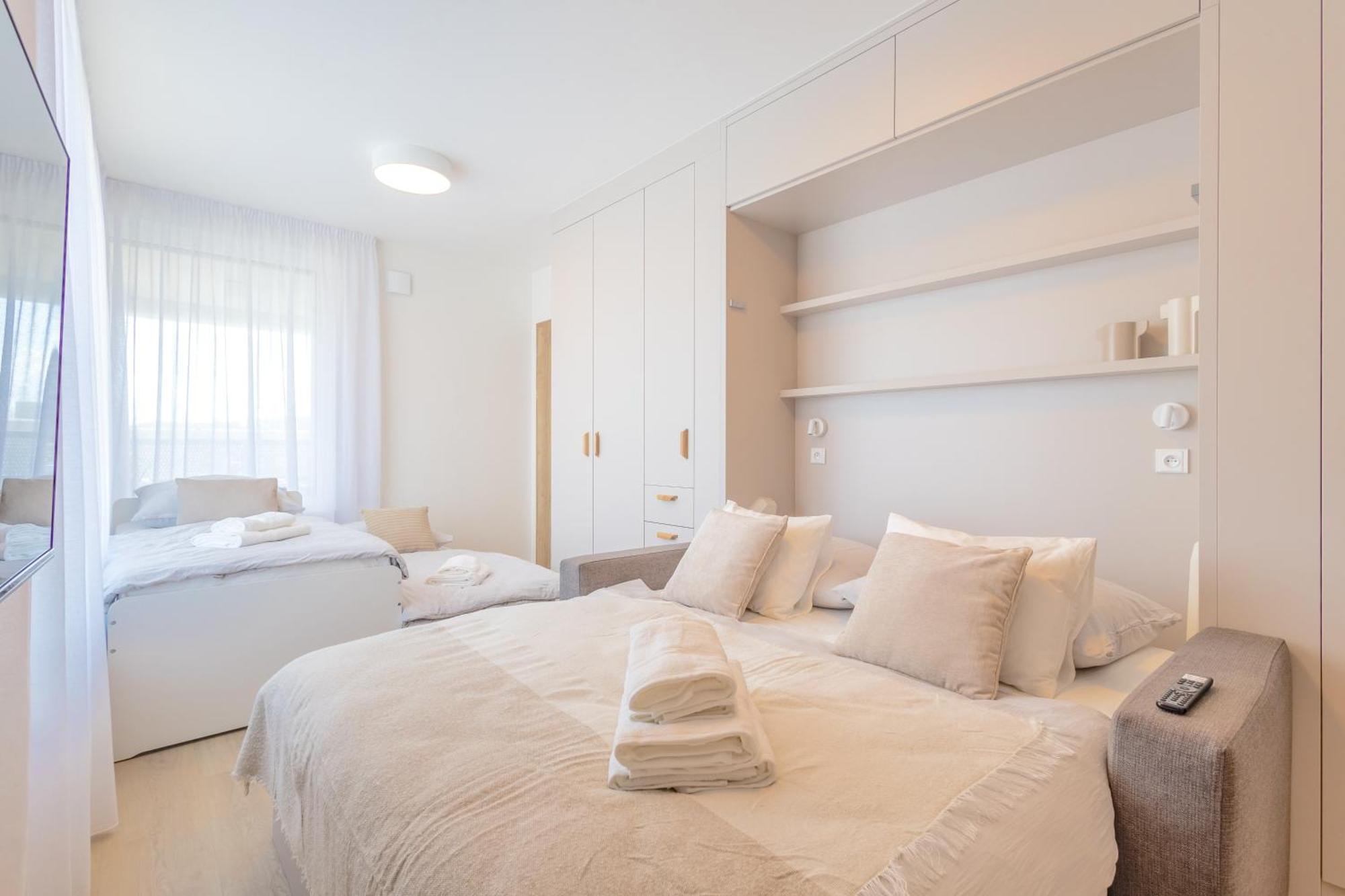 Apartmán Bright 2br - 8th Floor, Balcony, Free Parking - By Gravity Prague