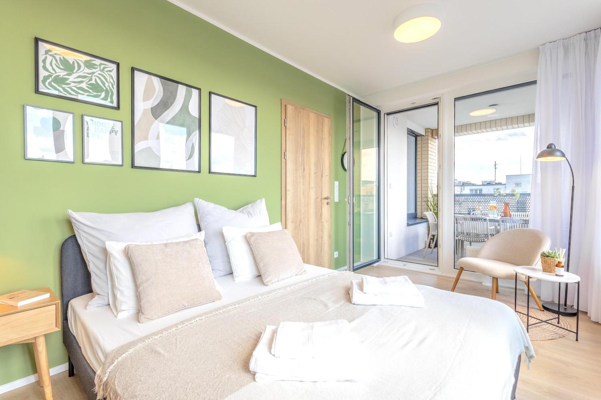 Bright 2br - 8th Floor, Balcony, Free Parking - By Gravity Apartmán