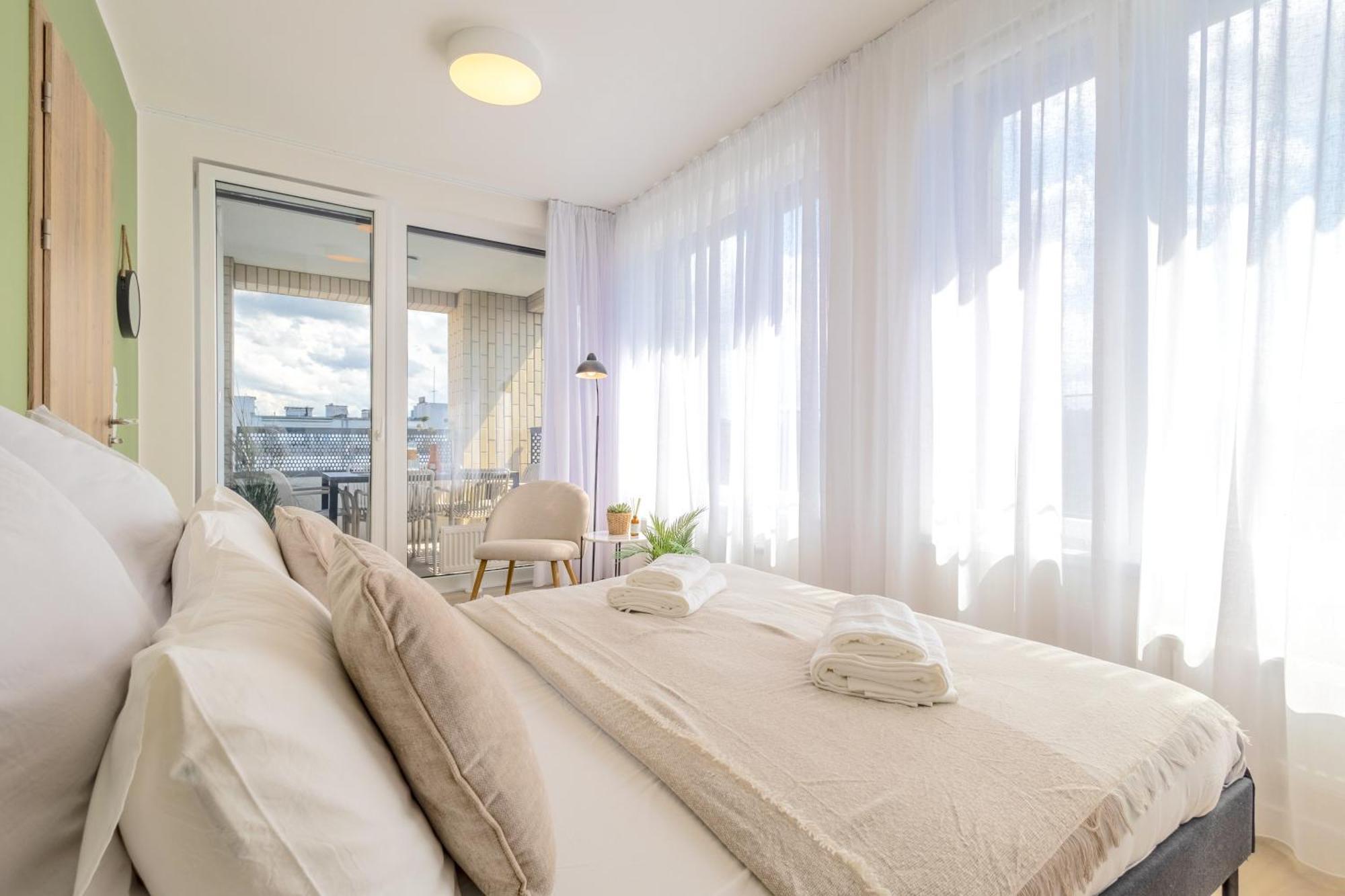 Apartmán Bright 2br - 8th Floor, Balcony, Free Parking - By Gravity Prague
