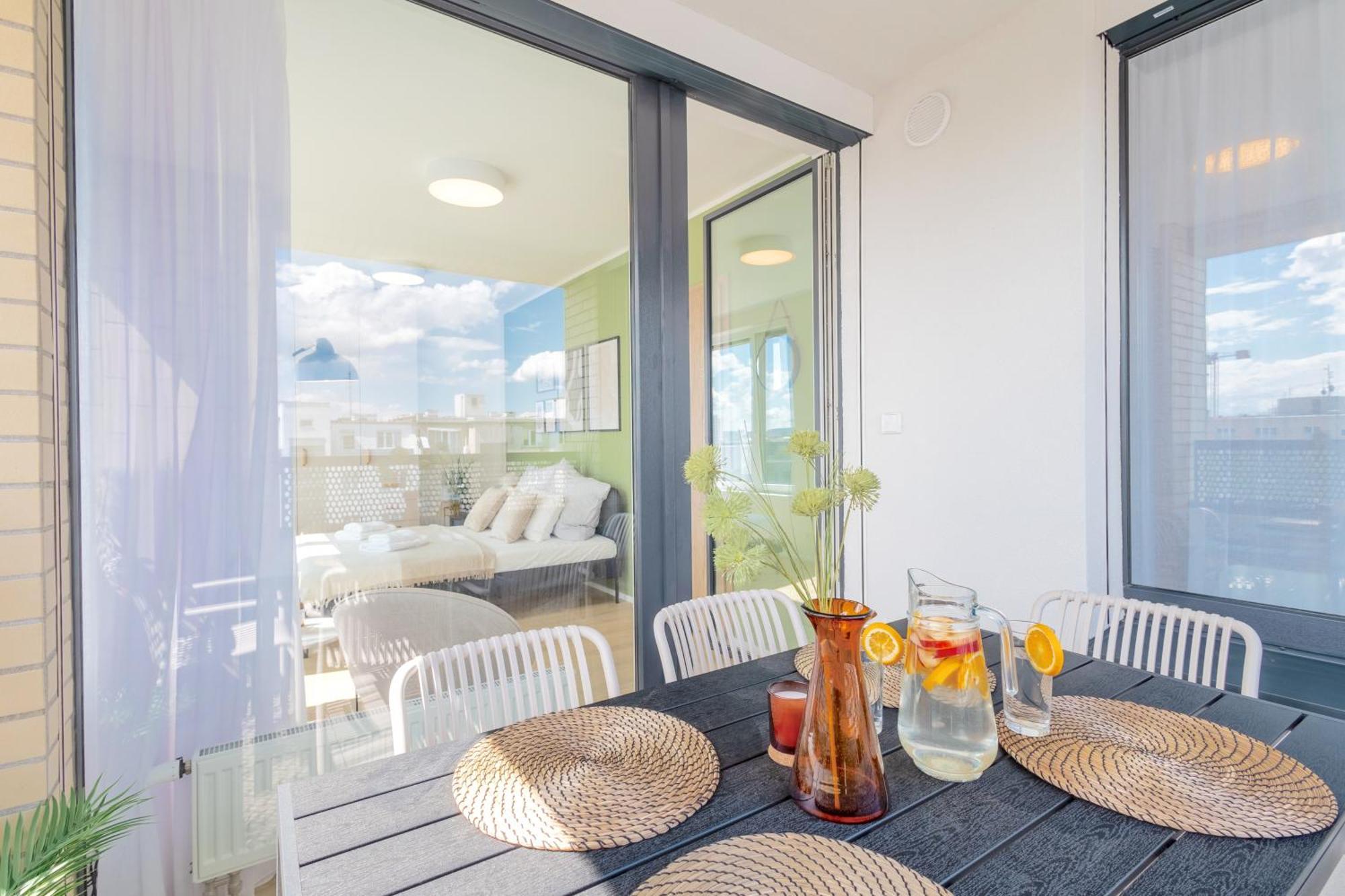 Bright 2br - 8th Floor, Balcony, Free Parking - By Gravity Apartmán Prague