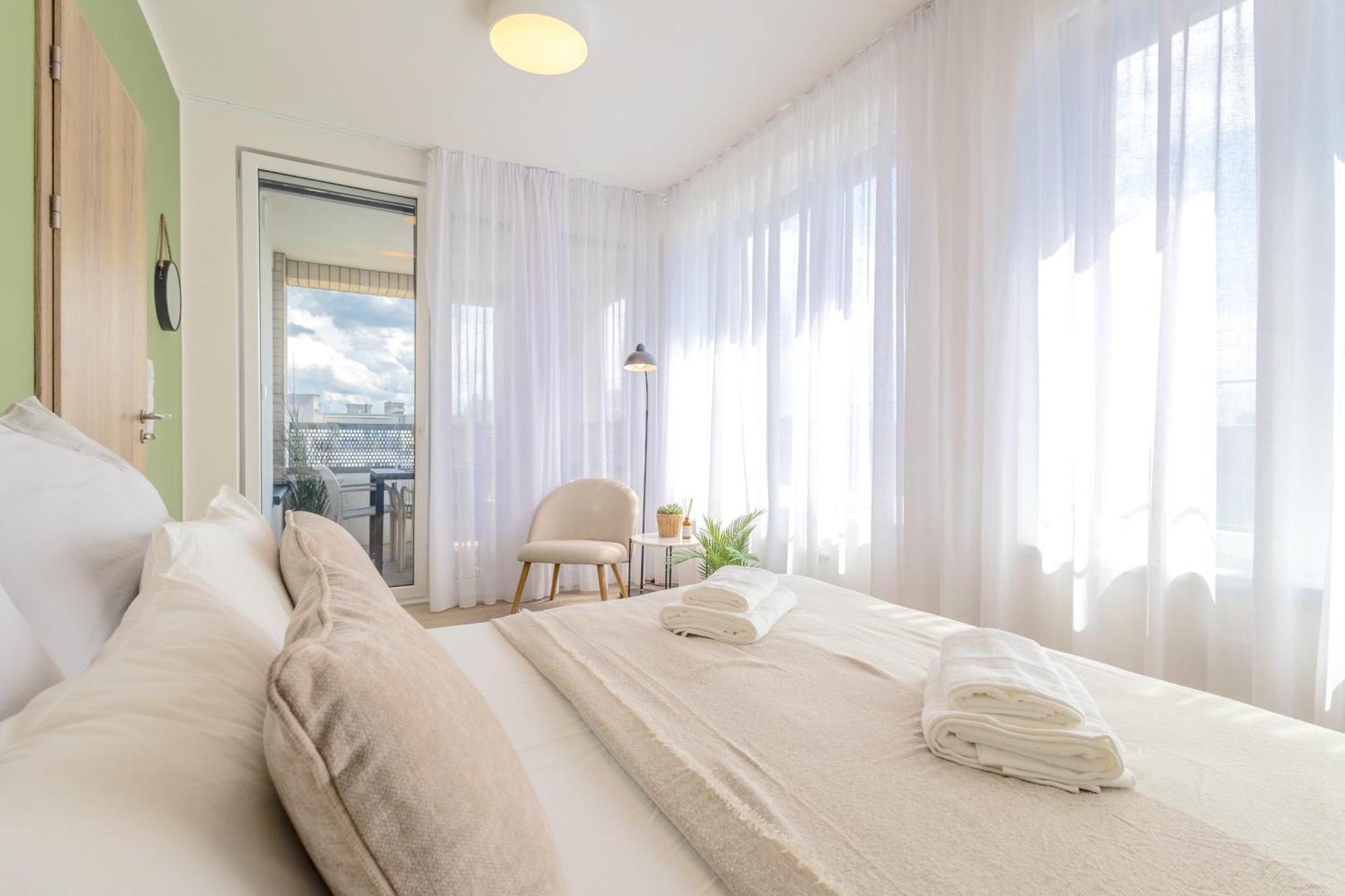 Apartmán Bright 2br - 8th Floor, Balcony, Free Parking - By Gravity Prague